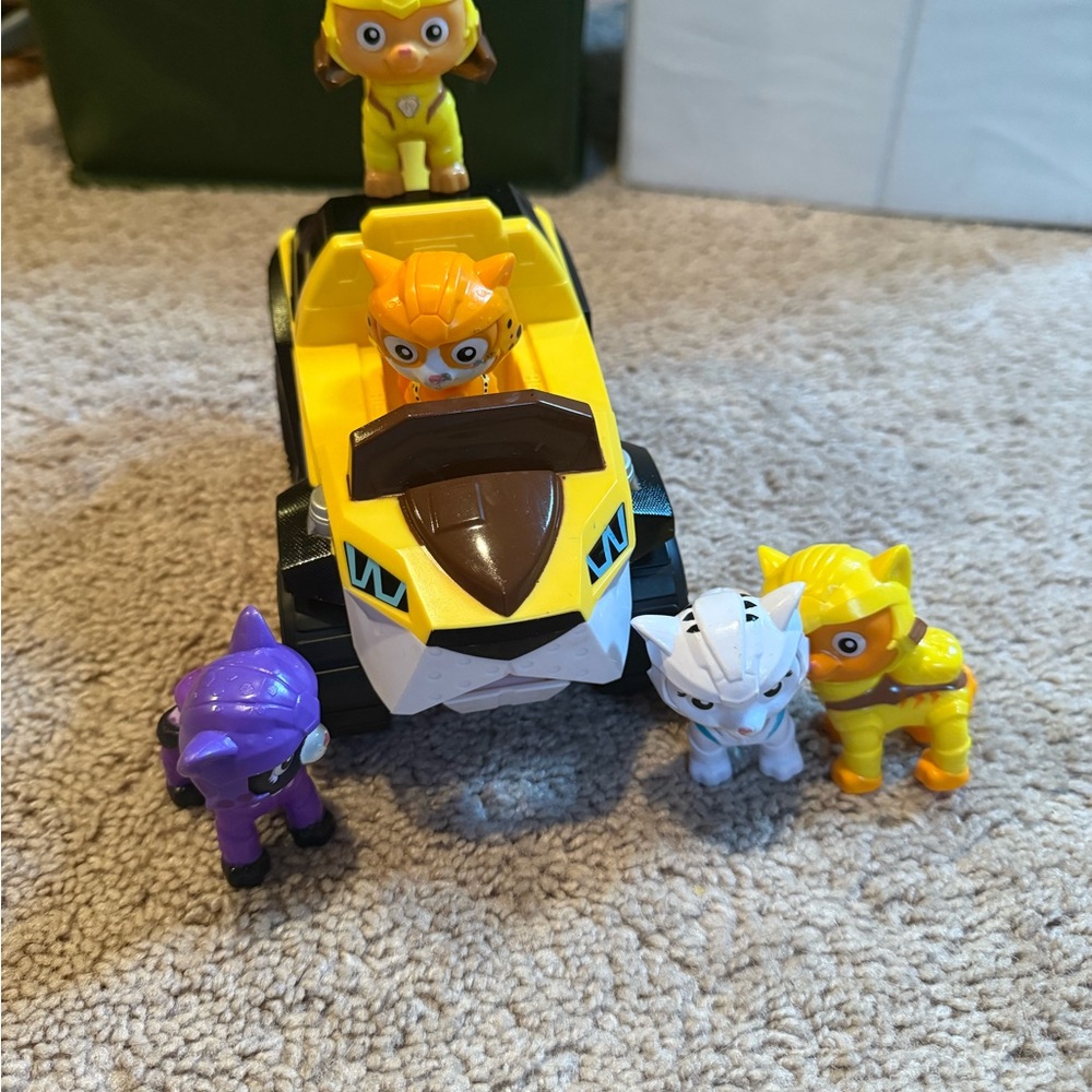 Paw Patrol misc. characters  Vehicle with Figures